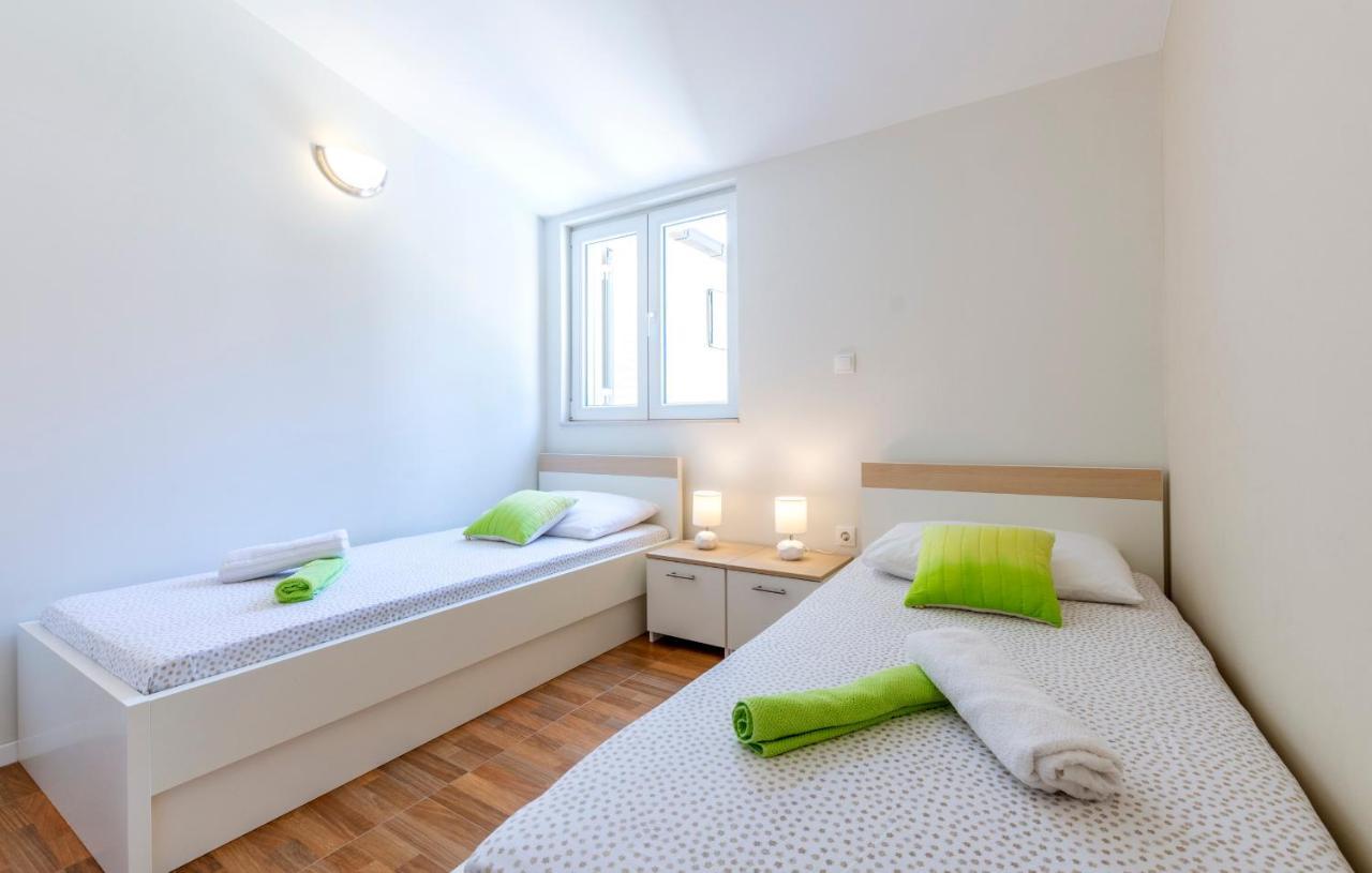 Apartments Listes Милна Экстерьер фото
