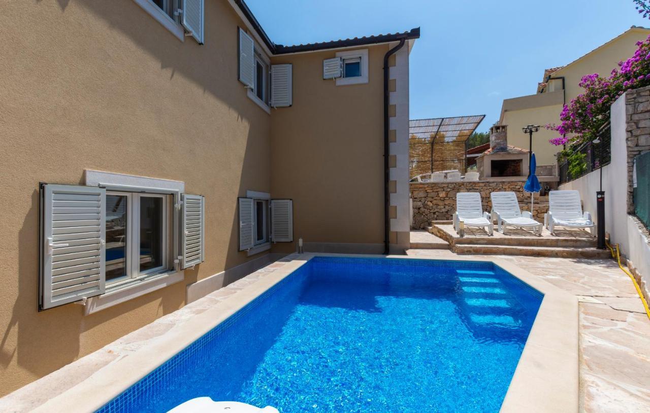 Apartments Listes Милна Экстерьер фото