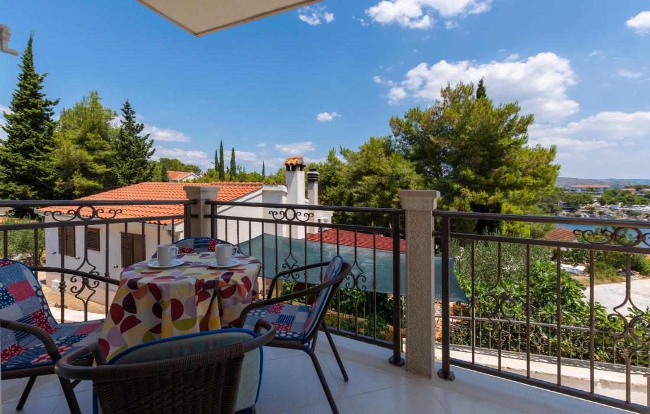 Apartments Listes Милна Экстерьер фото